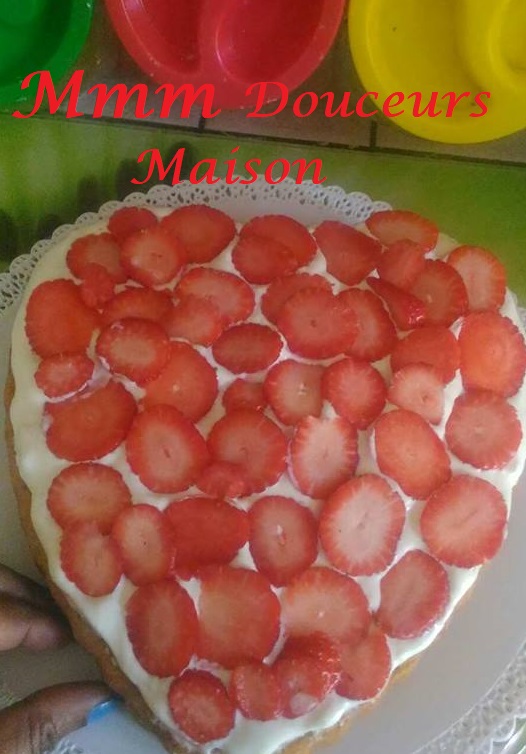 Gâteau coeur aux fraises 4
